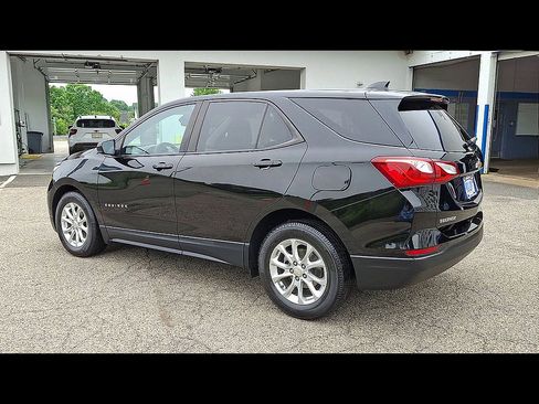 Certified 2020 Chevrolet Equinox LS w/ LS Convenience Package FWD image 6