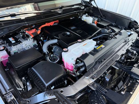 Used 2023 Toyota Tundra Limited AWD/4WD image 11