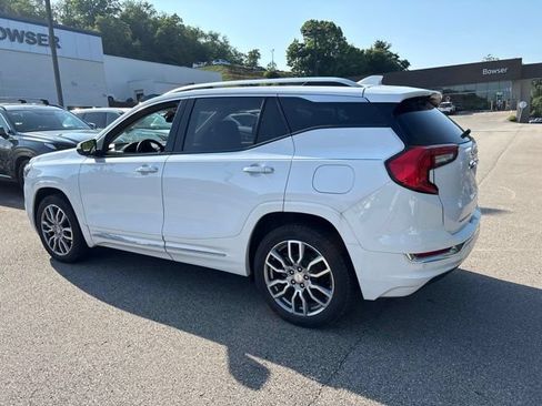 Used 2023 GMC Terrain Denali w/ Denali Premium Package AWD/4WD image 3