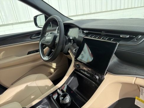 New 2025 Jeep Grand Cherokee Limited w/ Trailer Tow Package image 34