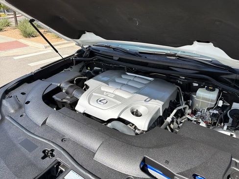 Used 2019 Lexus LX 570 4WD w/ Luxury Package image 20