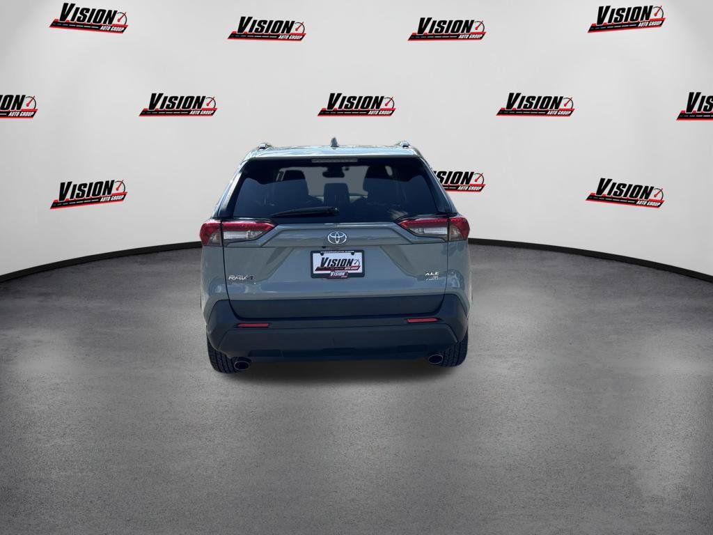 Used 2019 Toyota RAV4 XLE Premium AWD/4WD image 4
