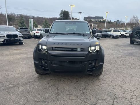 Used 2025 Land Rover Defender 130 X-Dynamic SE image 8