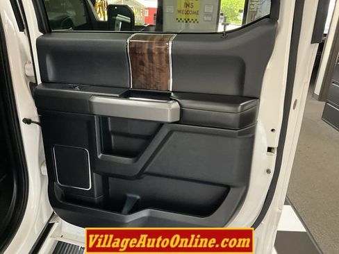 Used 2016 Ford F150 Platinum w/ Equipment Group 701A Luxury AWD/4WD image 34