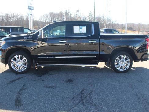 Used 2024 Chevrolet Silverado 1500 High Country w/ High Country Premium Package image 4