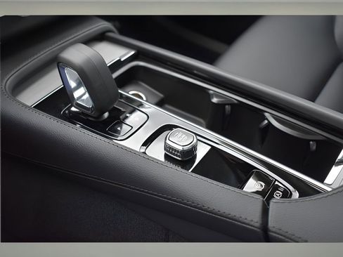 Used 2023 Volvo XC90 B5 Core w/ Protection Package Premier image 37