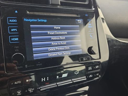 Used 2018 Toyota Prius Three FWD image 6