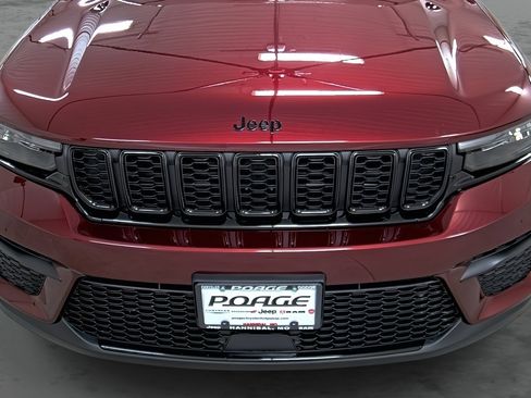 New 2025 Jeep Grand Cherokee Altitude image 16