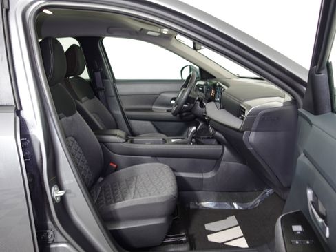 Certified 2025 Nissan Kicks SV w/ Charging Package image 28