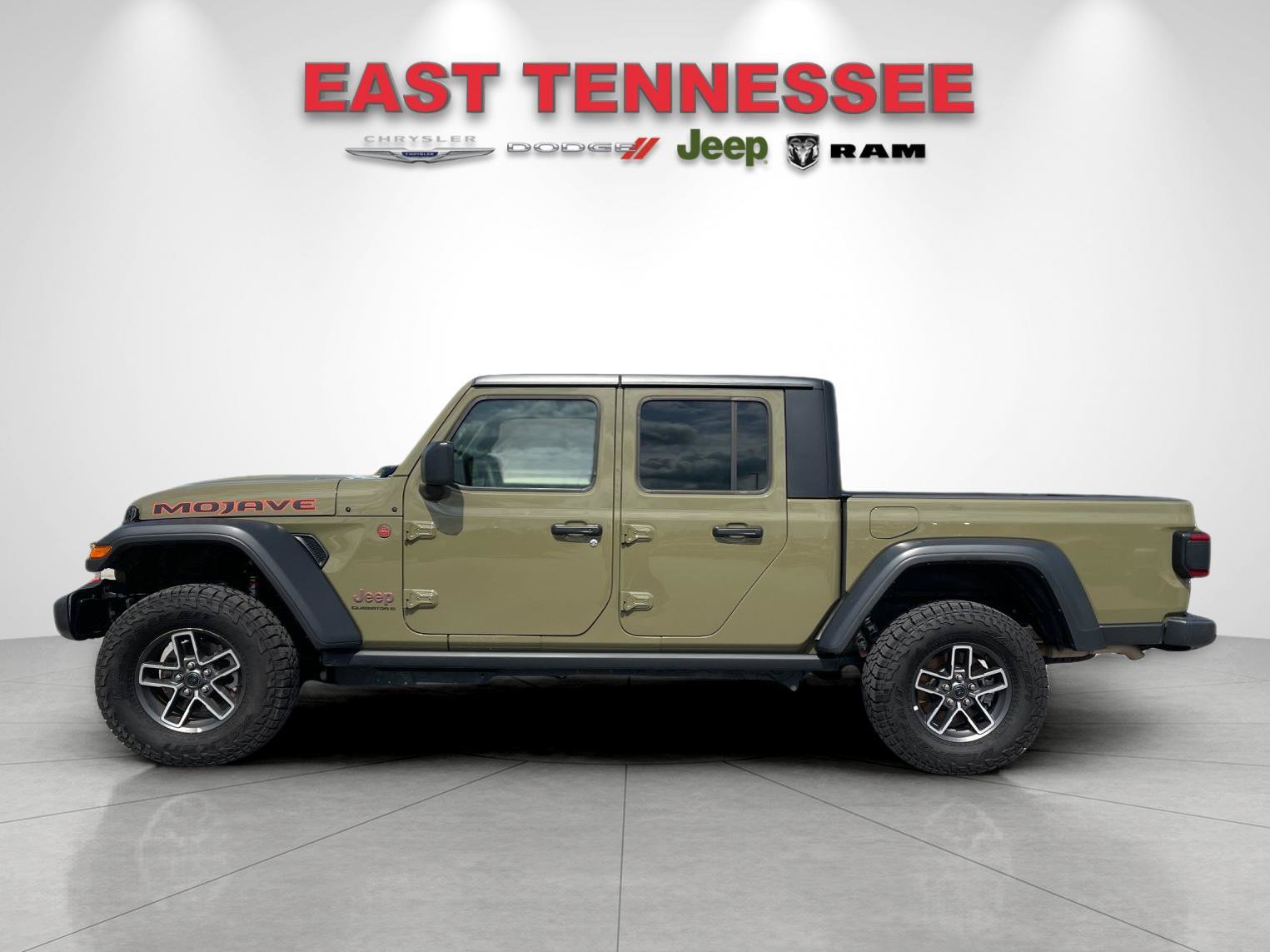 Used 2026 Jeep Gladiator Mojave AWD/4WD image 6