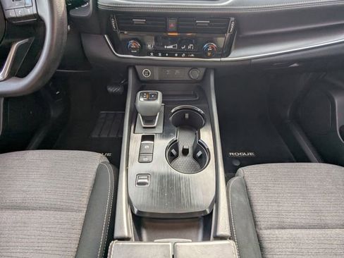 Used 2022 Nissan Rogue SV image 24