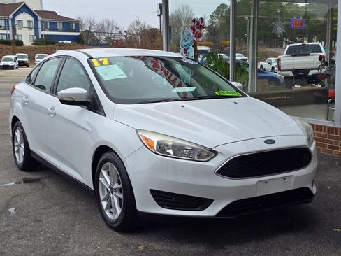 Used 2017 Ford Focus SE image 7
