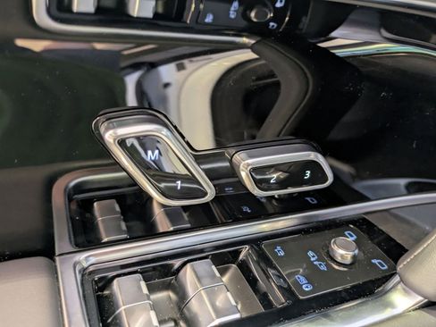 New 2026 Land Rover Range Rover Long Wheelbase SE AWD/4WD image 14