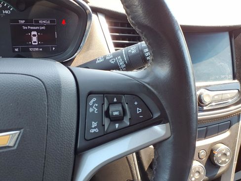 Used 2020 Chevrolet Trax LT w/ Redline Edition FWD image 13