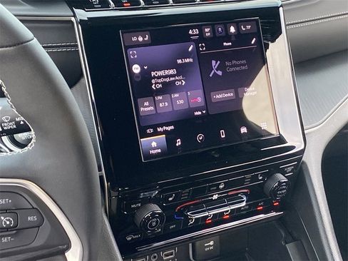 Used 2024 Jeep Grand Cherokee L Altitude image 14