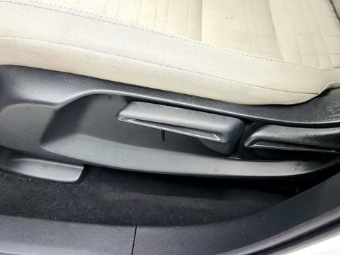 Used 2025 Honda HR-V LX image 11