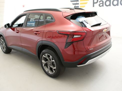 Used 2024 Chevrolet Trax LT FWD image 7