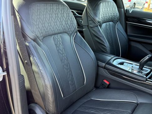 Used 2022 BMW 740i xDrive w/ Luxury Rear Seating Package image 9