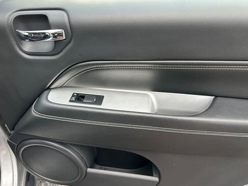 Used 2017 Jeep Compass Latitude image 14