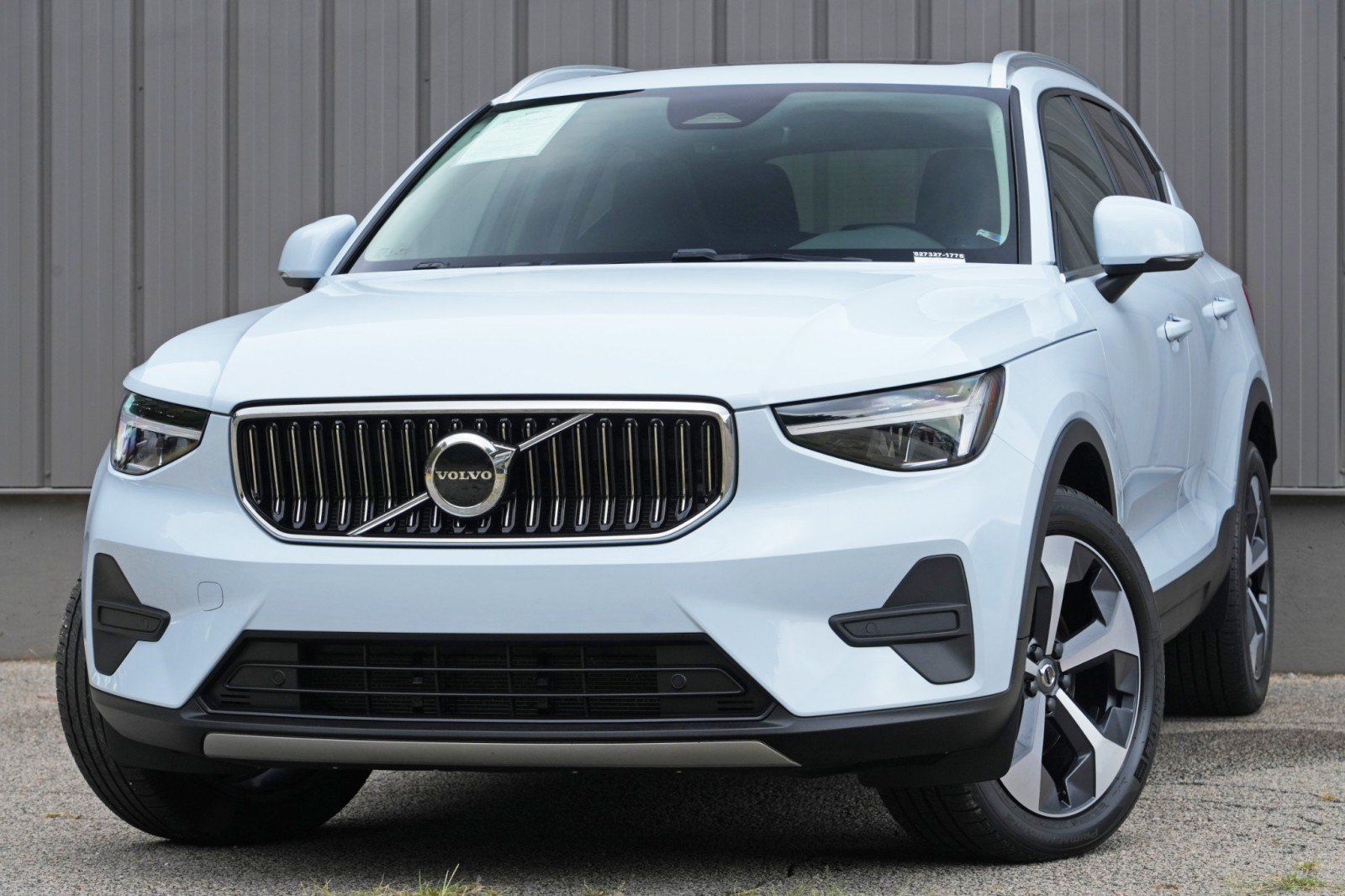 Used 2025 Volvo XC40 B5 Core w/ Climate Package AWD/4WD image 3