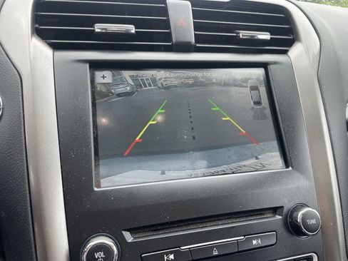 Used 2018 Ford Fusion SE w/ Fusion SE Technology Package FWD image 14