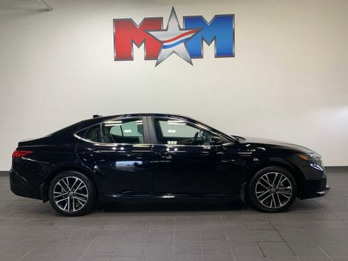 Used 2025 Toyota Camry XLE image 2