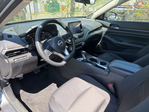 Used 2025 Nissan Altima 2.5 SV FWD image 32