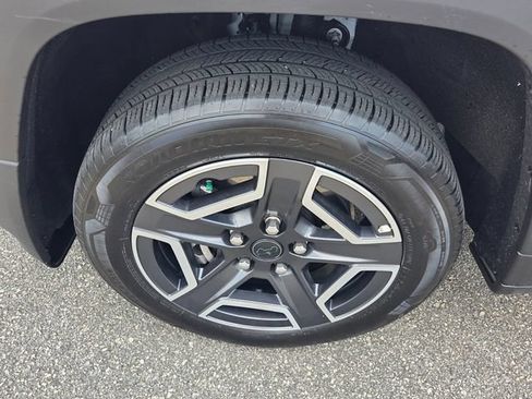Used 2026 Jeep Cherokee Limited AWD/4WD image 19