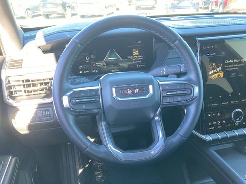 Used 2024 GMC Acadia Elevation image 11