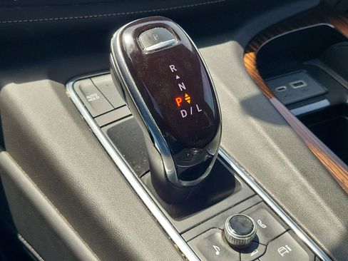 Used 2022 Cadillac Escalade Luxury AWD/4WD image 18