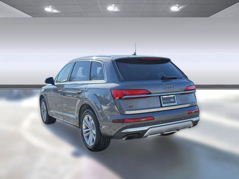 Certified 2025 Audi Q7 2.0T Premium w/ Convenience Package image 3