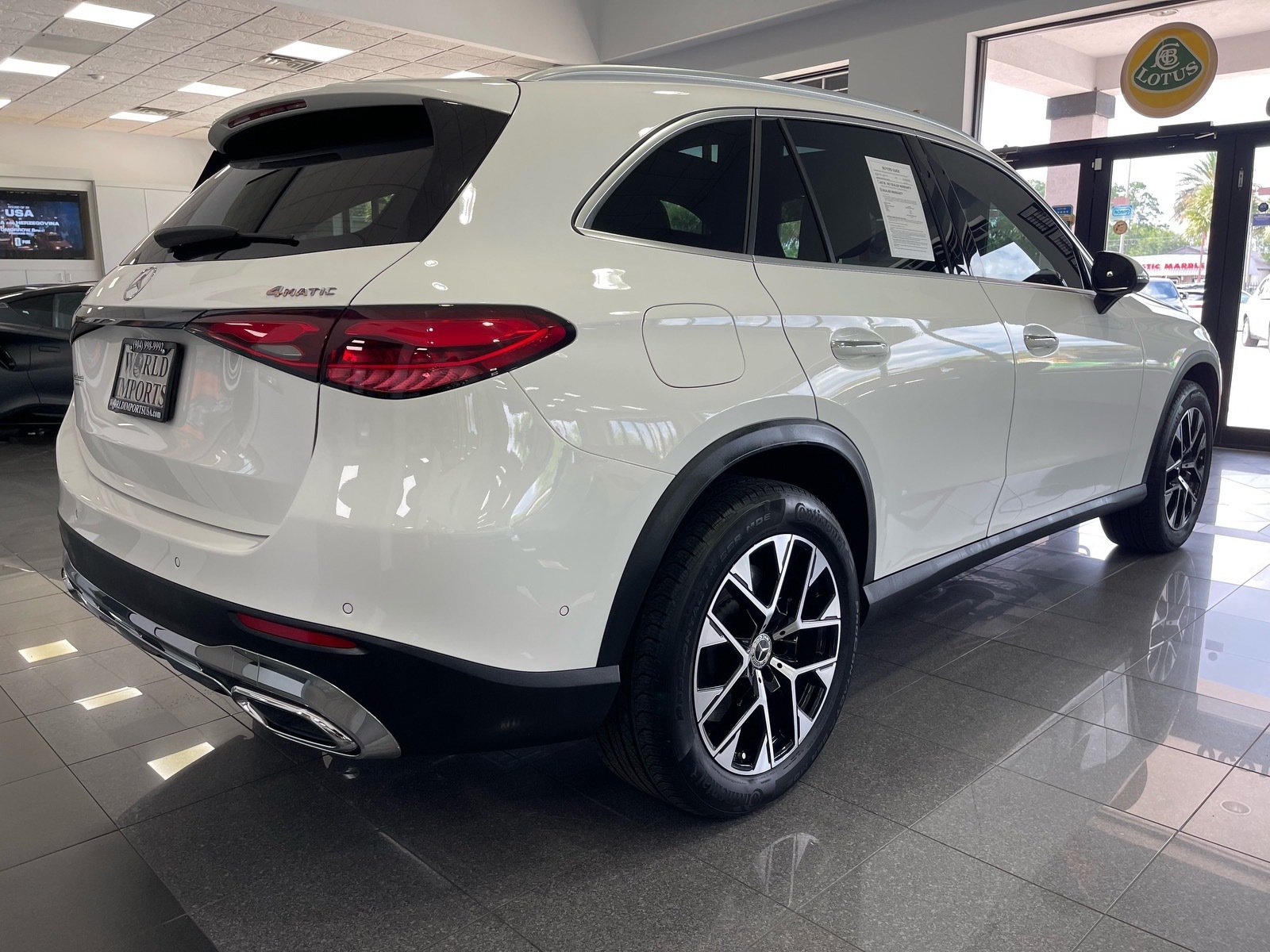 Used 2025 Mercedes-Benz GLC 350e 4MATIC image 5