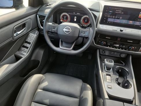Used 2026 Nissan Rogue SL FWD image 32
