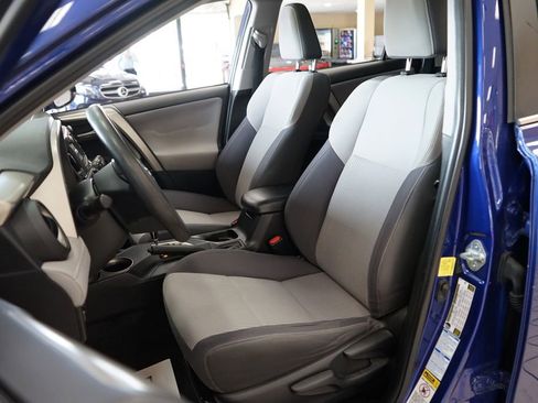 Used 2015 Toyota RAV4 XLE AWD/4WD image 2