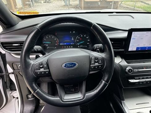Used 2020 Ford Explorer XLT w/ Equipment Group 202A AWD/4WD image 14