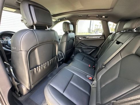 Certified 2026 Porsche Macan S AWD/4WD image 33