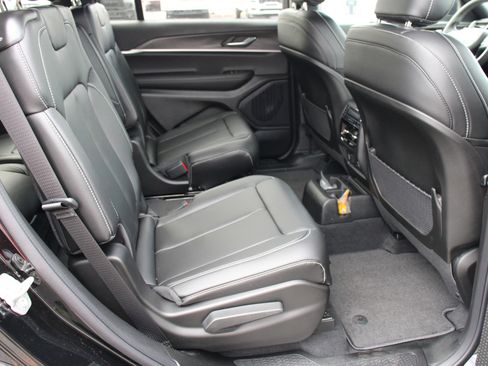 New 2025 Jeep Grand Cherokee L Limited w/ Black Appearance Package image 32