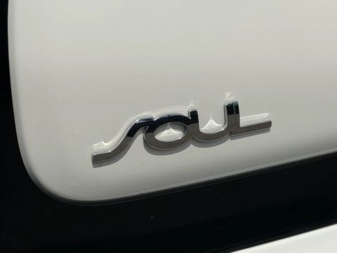 Used 2018 Kia Soul + FWD image 12