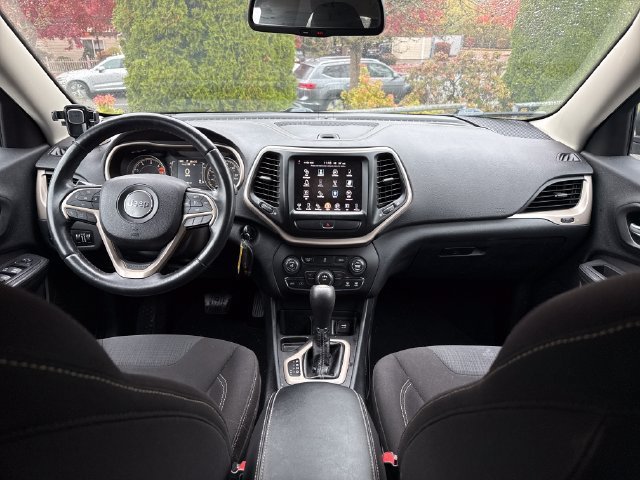 Used 2016 Jeep Cherokee Latitude w/ Comfort & Sound Group FWD image 8