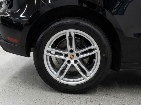 Used 2024 Porsche Macan AWD/4WD image 35