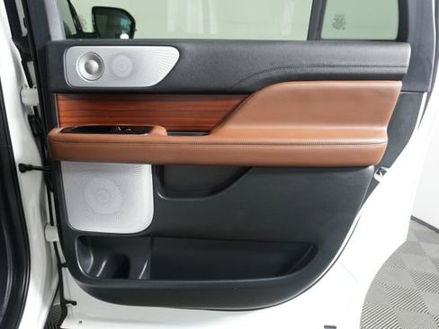 Used 2024 Lincoln Navigator L Reserve AWD/4WD image 38