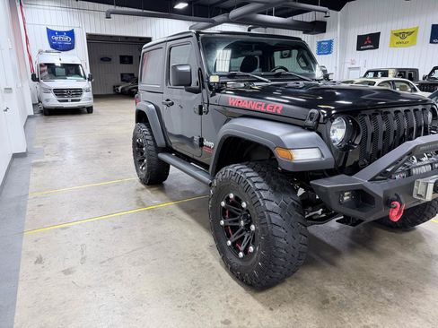 Used 2018 Jeep Wrangler Sport AWD/4WD image 17