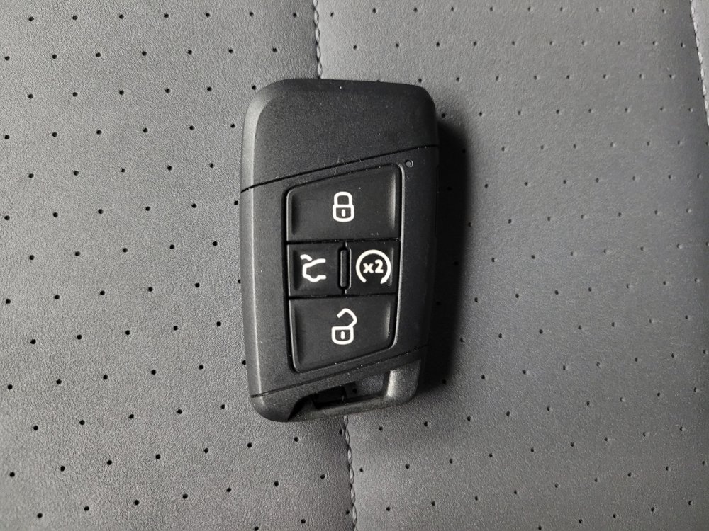 Used 2025 Volkswagen Jetta SE FWD image 32