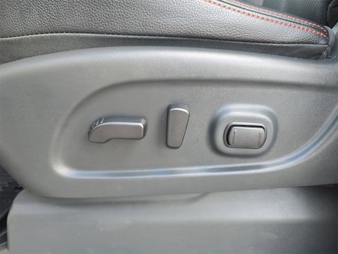 Used 2024 Nissan Titan PRO-4X w/ Pro-4x Convenience Package image 14