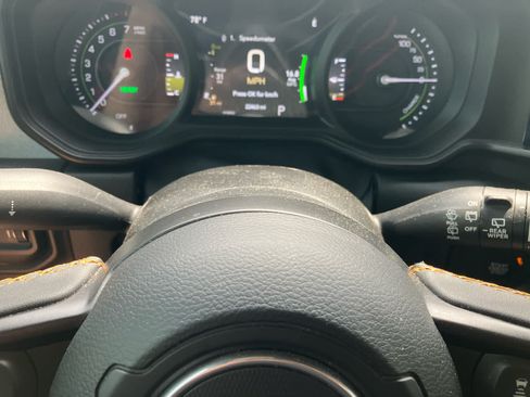 Used 2024 Jeep Wrangler Unlimited AWD/4WD image 16