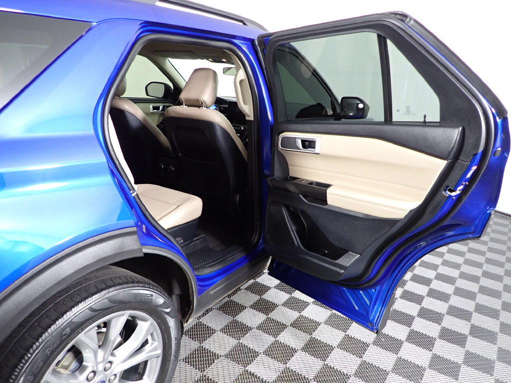 Used 2020 Ford Explorer XLT w/ Equipment Group 202A AWD/4WD image 32