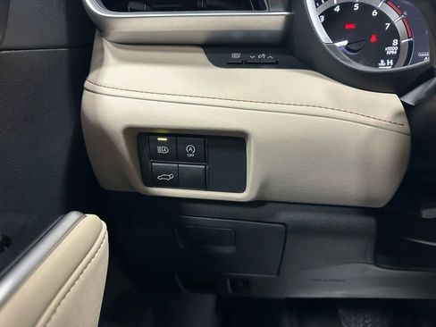 Used 2025 Toyota Highlander XLE image 17