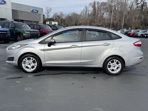 Used 2015 Ford Fiesta SE image 3