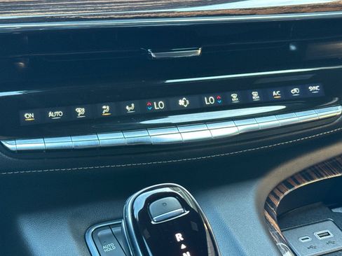 Used 2023 Cadillac Escalade Premium Luxury image 28