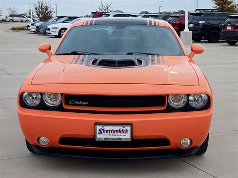 Used 2014 Dodge Challenger R/T image 8